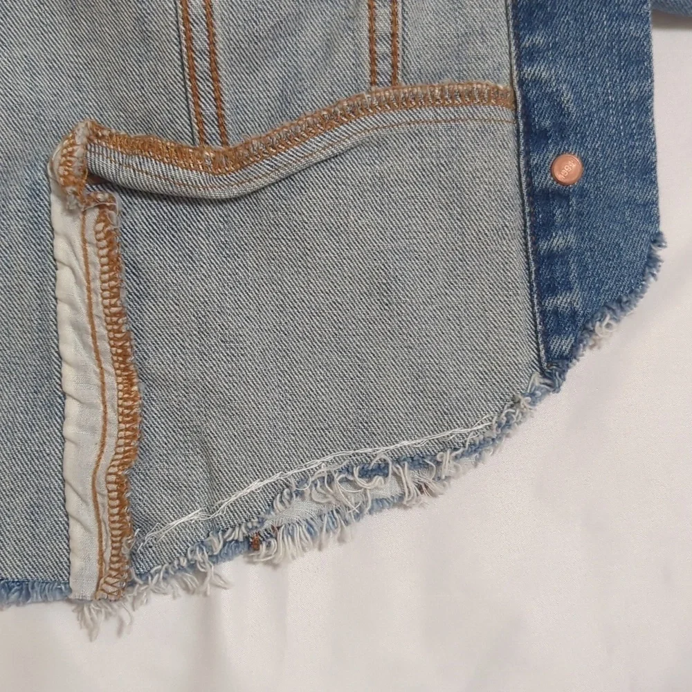 Old Navy MODIFIED Raw Hem Denim Trucker Jacket, Color Blue Size M - Picture 9 of 15